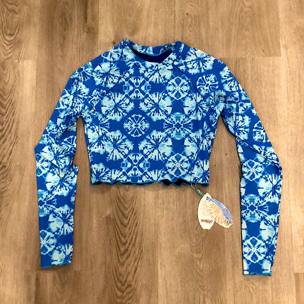 NWT Cropped Raglan Rash Guard